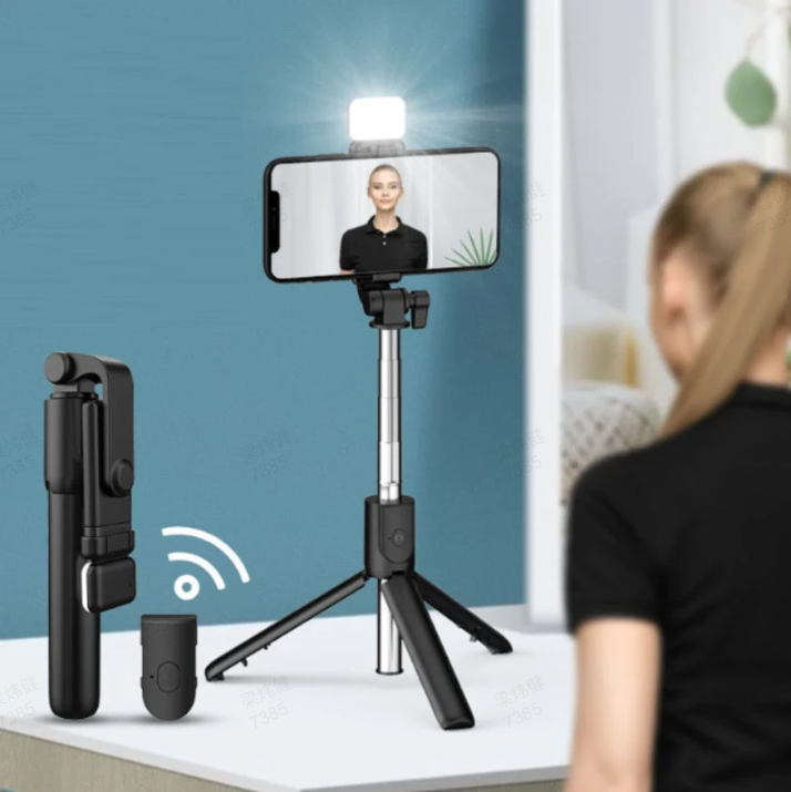 ✨4-in-1 Multifunctional magnetic selfie stick with 360° rotation