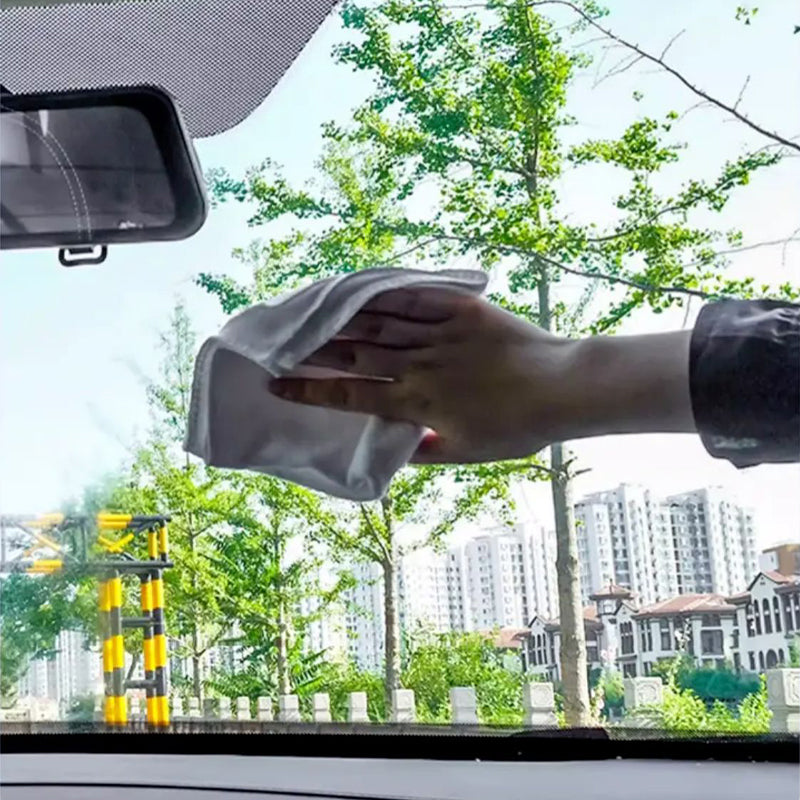 šStreak-Free Shine Glass Cleaner