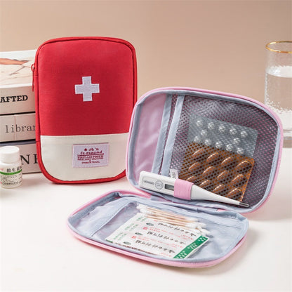 🔥 Pocket-sized travel first-aid kit – A portable first-aid kit for all your adventures 🩺