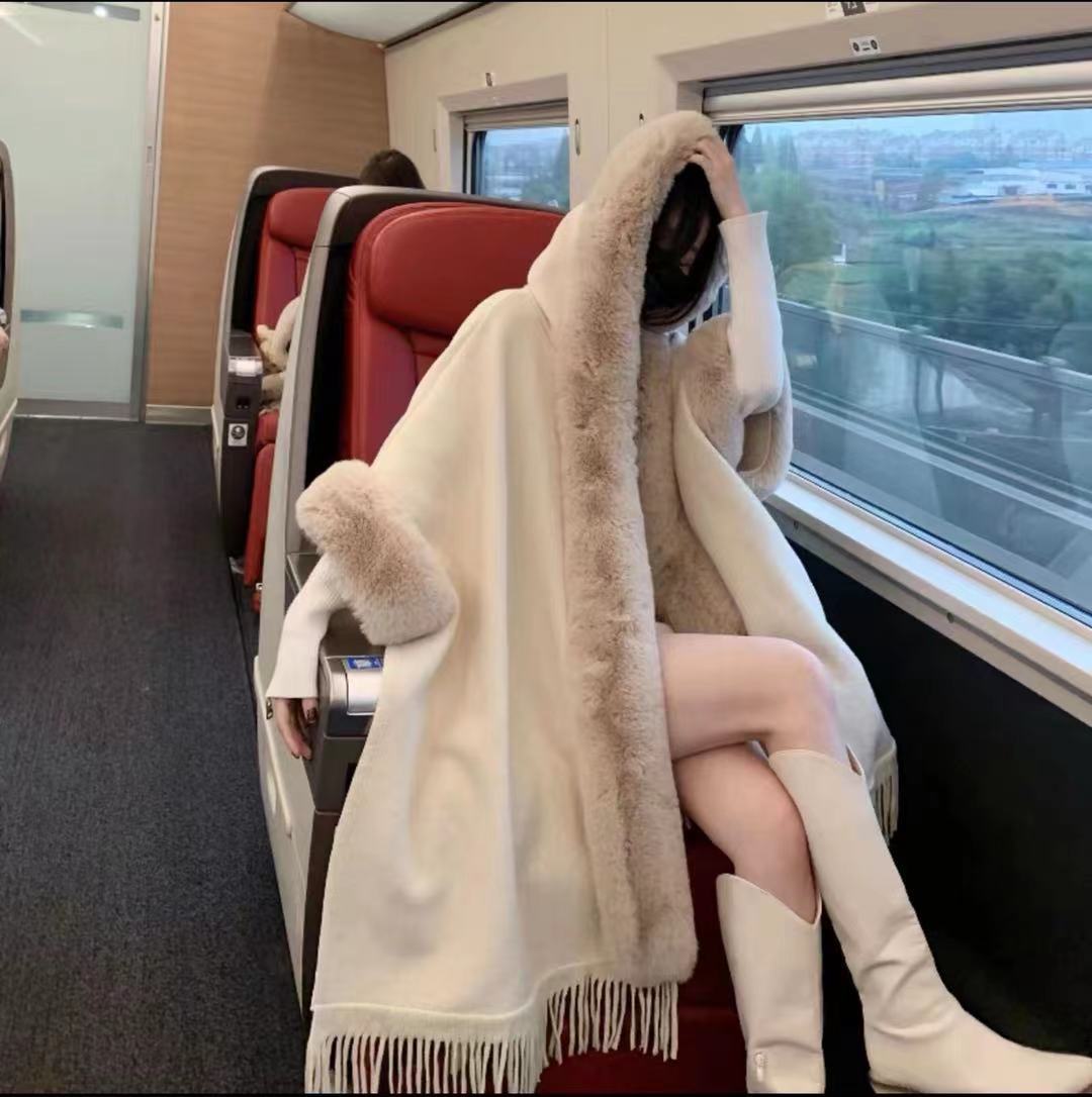 🔥✨Christmas Offer: 50% Off-Faux rabbit fur collar hooded cape