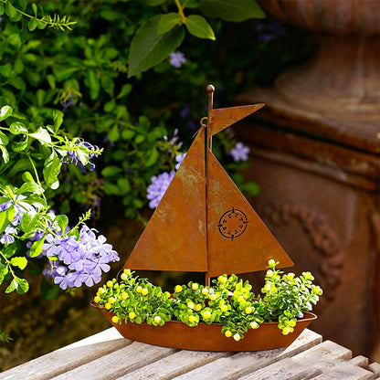 ⛵🌱 Rustic Sailboat Metal Planter – Handcrafted, weather-resistant & perfect for succulents, herbs or flowers – charming garden or shelf decor