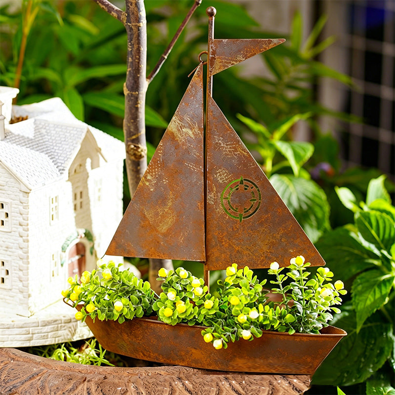 ⛵🌱 Rustic Sailboat Metal Planter – Handcrafted, weather-resistant & perfect for succulents, herbs or flowers – charming garden or shelf decor