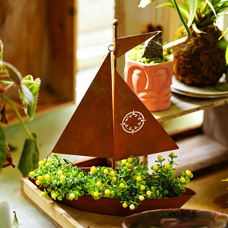 ⛵🌱 Rustic Sailboat Metal Planter – Handcrafted, weather-resistant & perfect for succulents, herbs or flowers – charming garden or shelf decor