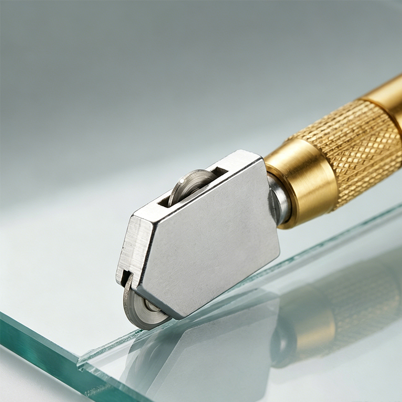 Professional pen-style glass cutter – Carbide wheel, ergonomic grip, and precise cutting – perfect for mirrors, windows, or glass art