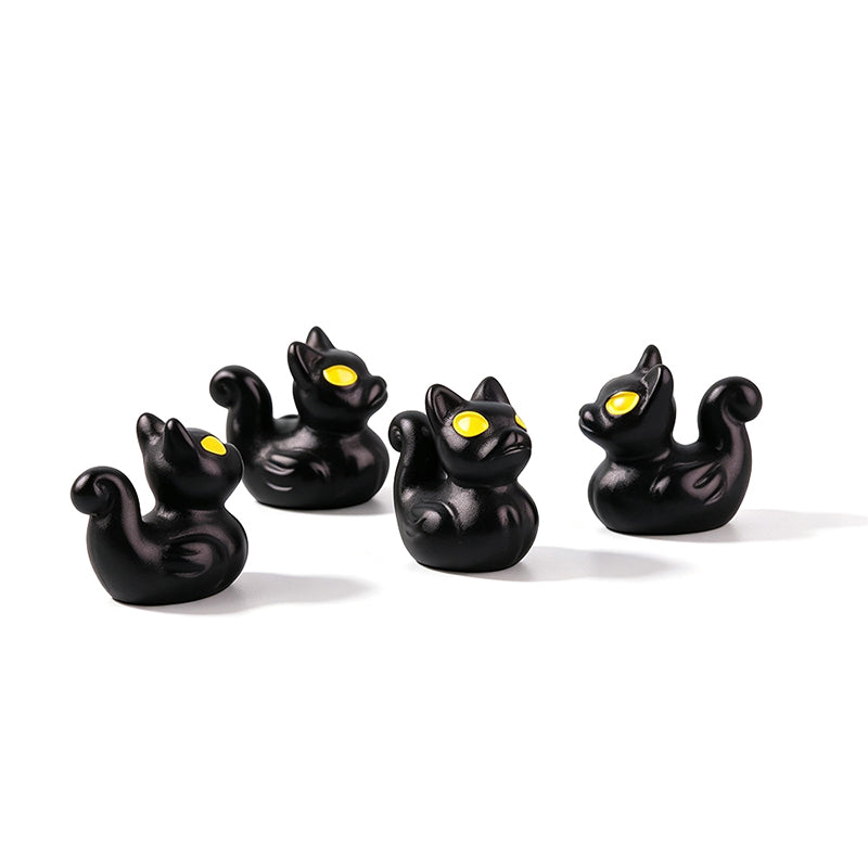 👻✨ A Little Ghost Duck to Spook Up Your Space! 🎃 Cute Halloween Resin Decoration for Desk & Home